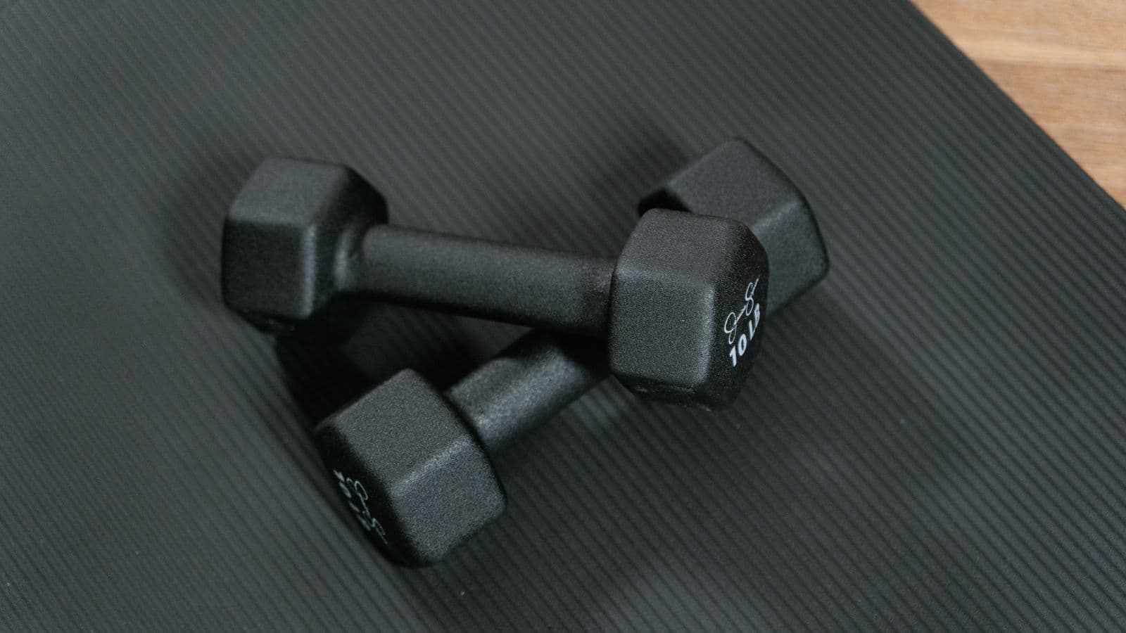 Dumbbells on a mat in a home gym